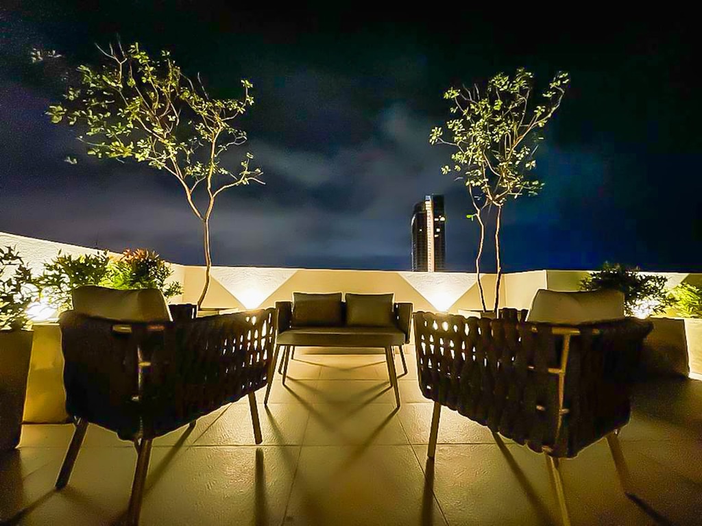 Rooftop infinity pool with panoramic Colombo city views at C7 luxury apartments